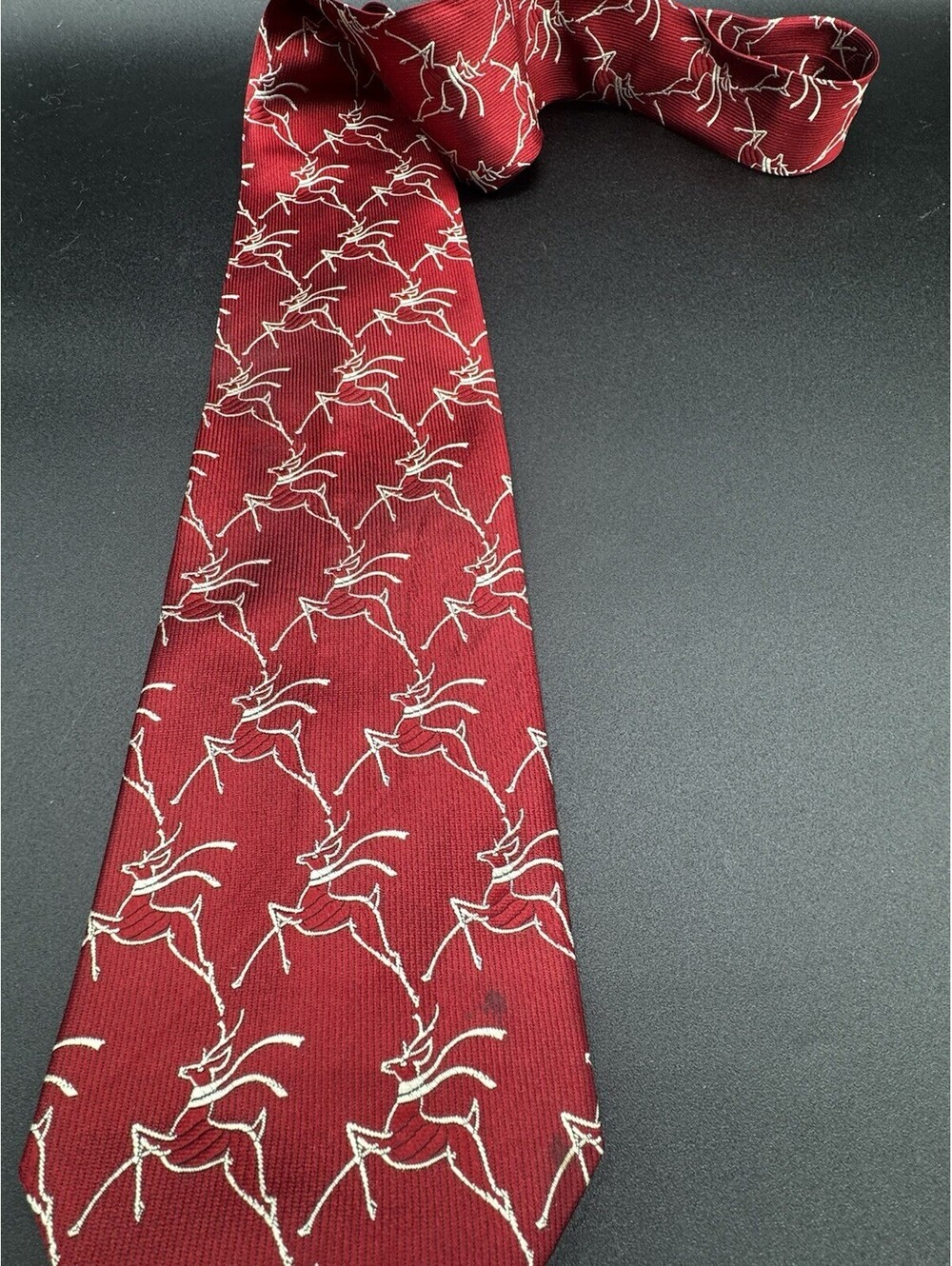 Saks Fifth Avenue Exclusive Silk Reindeer Christmas Tie Red 57” x 4” Italy